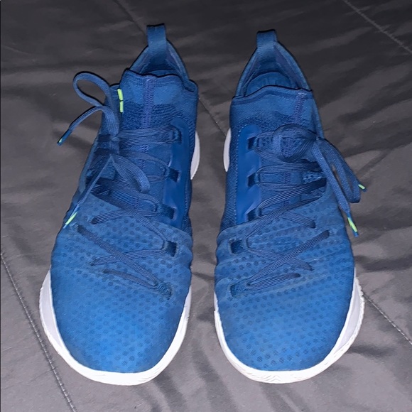 UNDER-ARMOUR STEPHEN CURRY CURRY 5 BASKETBALL SHOE - Picture 2 of 6